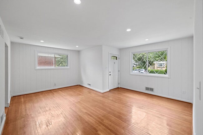 Photo - Rare Garage and Steps to Metro 4br  2ba