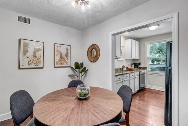 Photo - 1848 Naldo Ave
