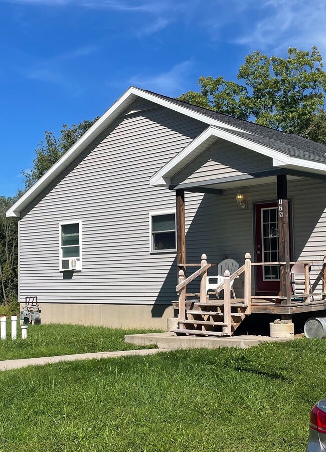 Building Photo - 175 Kendall Ave Unit A