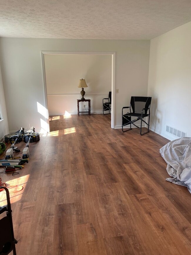 Photo - 1180 Robinhood Rd