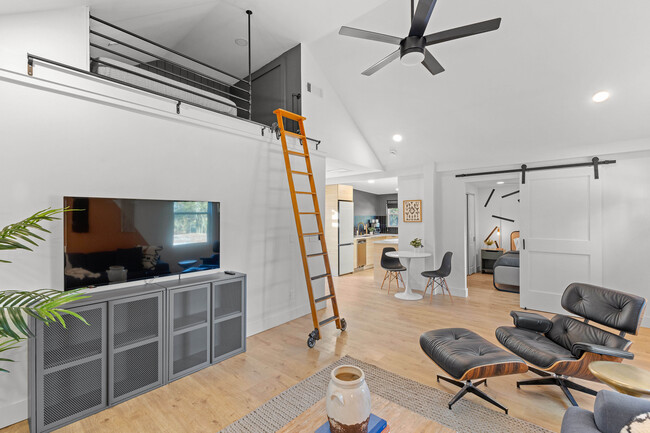 Photo - 1675 Highway 92 S