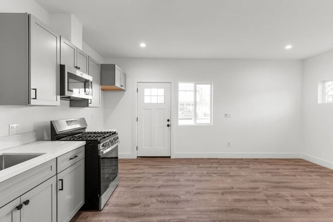 Photo - 3032 E 7th St Unidad 3034 B