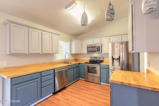 Photo - 1599 Courtland Blvd