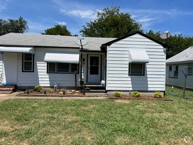 Building Photo - 627 E Young Pl Rental