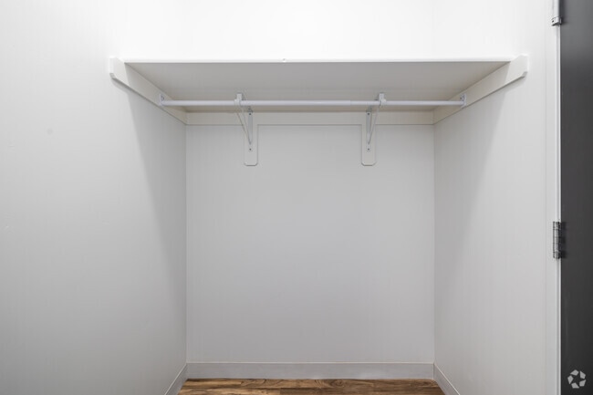 Closet B