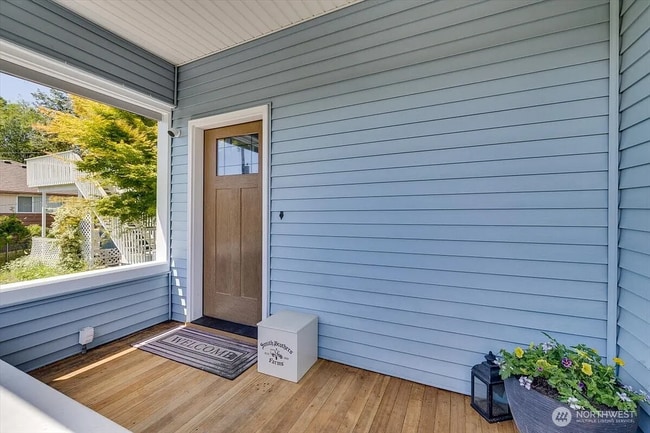front porch - 3311 25th Ave S
