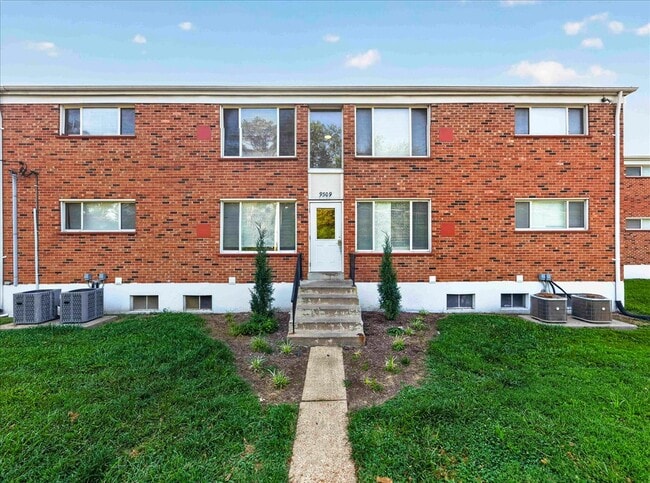 COURTYARD GARDENS APARTMENTS
