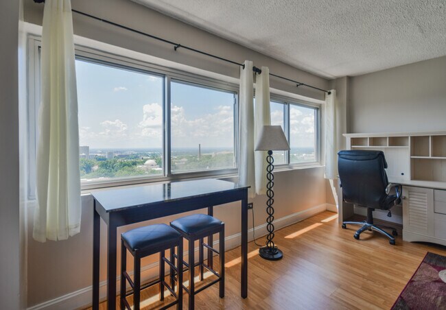 Photo - 1520 Senate Unidad 157