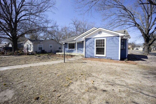 Photo - 2102 W 2nd Ave