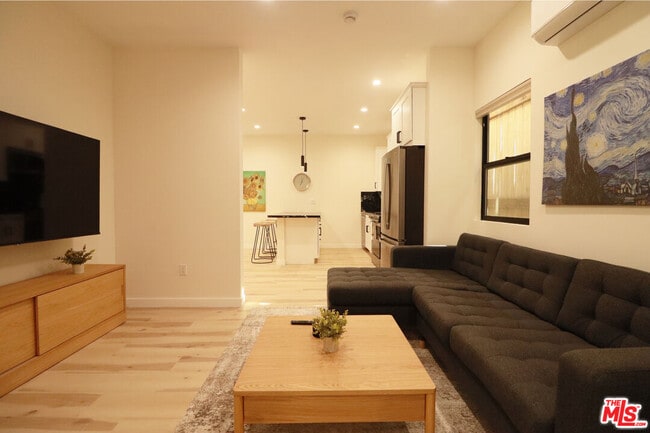 Photo - 9040 Phyllis Ave Unidad D