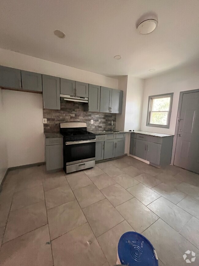 Building Photo - 133 Mallory Ave Unit 1 Rental