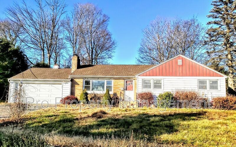 Photo - 280 Mapleridge Drive
