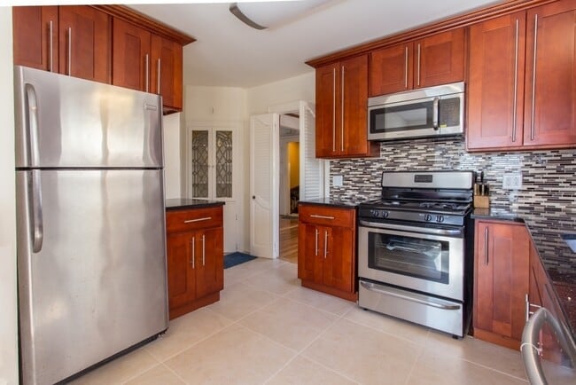 Photo - 186-18-118 Cambridge Rd