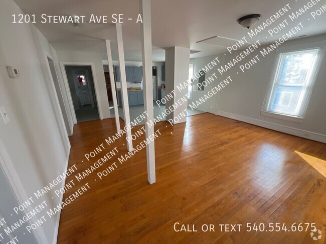 Building Photo - 2 Bedroom 1 Bath Apartment-Available Now!! Unit A