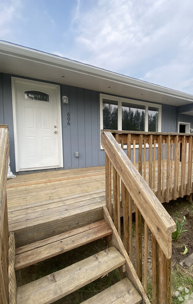 Building Photo - 606 Holiday Rd Unit # A Rental