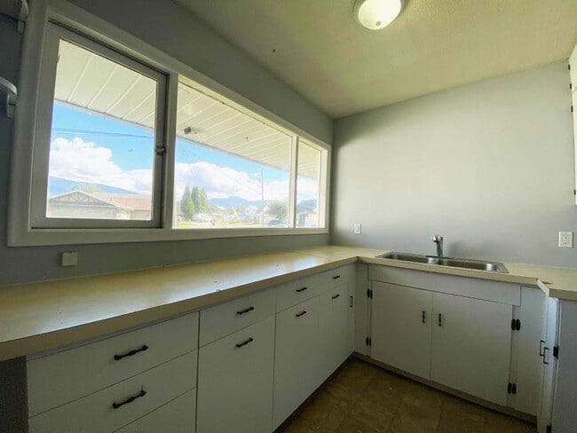 Photo - 4 bedroom in Kitimat BC V8C 1Y7