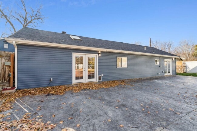 Photo - Home for rent with large backyard! 2306 Plum St Unit 4306