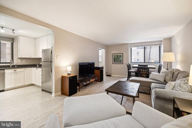 Photo - 1420 N St NW Unit 208