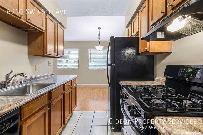 Photo - 6910 SW 45th Ave
