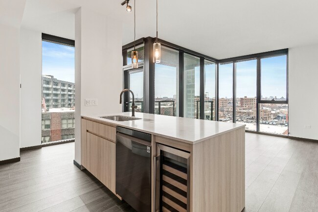Building Photo - 1429 W Randolph St Unit 3333 Rental