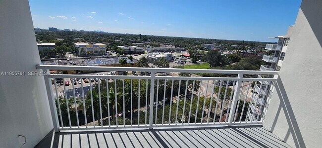 Photo - 2025 NE 164th St Unidad 1002