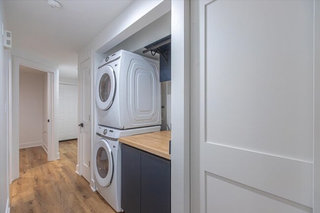 Photo - 1624 W Beach Ave Unidad G