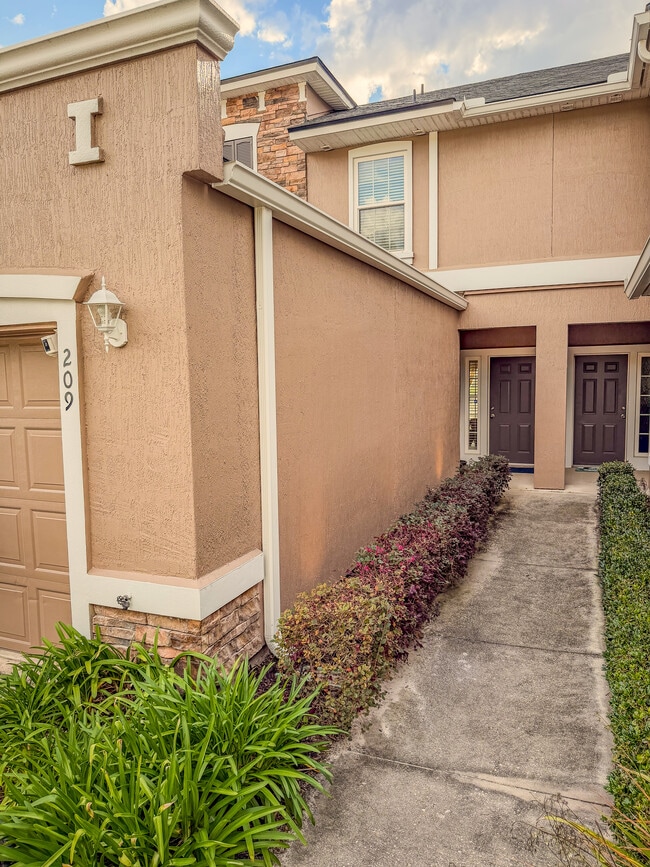 Photo - 209 Leese Dr