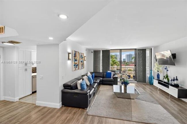 Photo - 3640 Yacht Club Dr Unit 3640 Yacht Club Dr  410