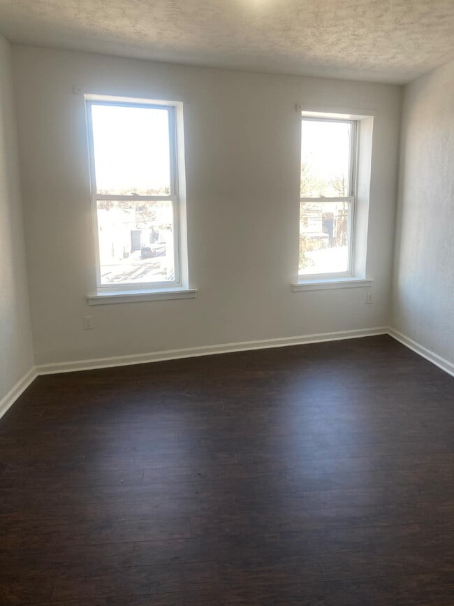 Building Photo - Welcome home to this charming 2-bedroom gem on St. Benedict Street!