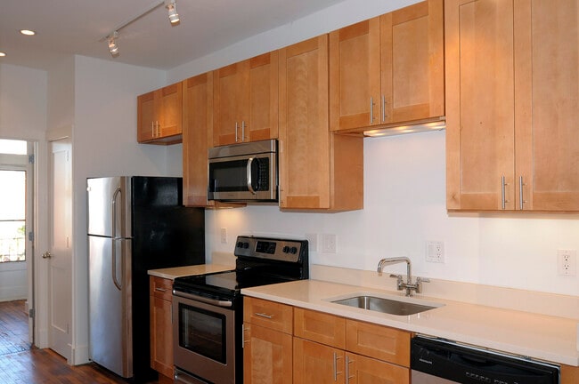 Building Photo - 749 Park Rd NW Unit 3