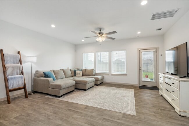 Photo - 502 Rain Cloud Dr