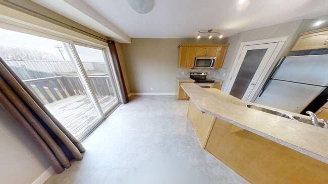 Photo - 9062-9131 131 Ave