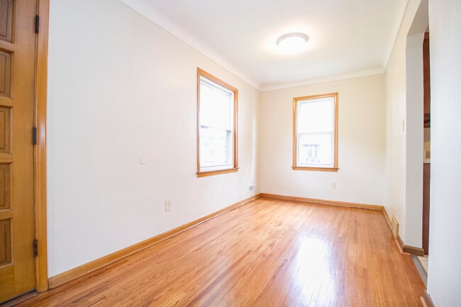 Photo - 320 Somerset St