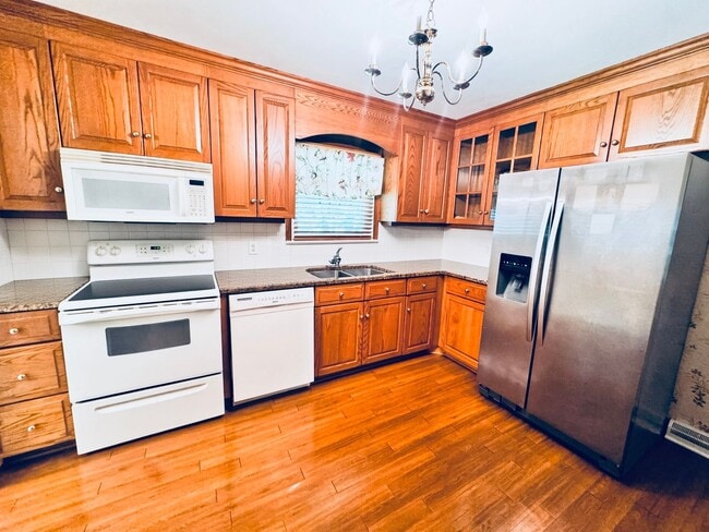 Photo - 517 Madewood Rd