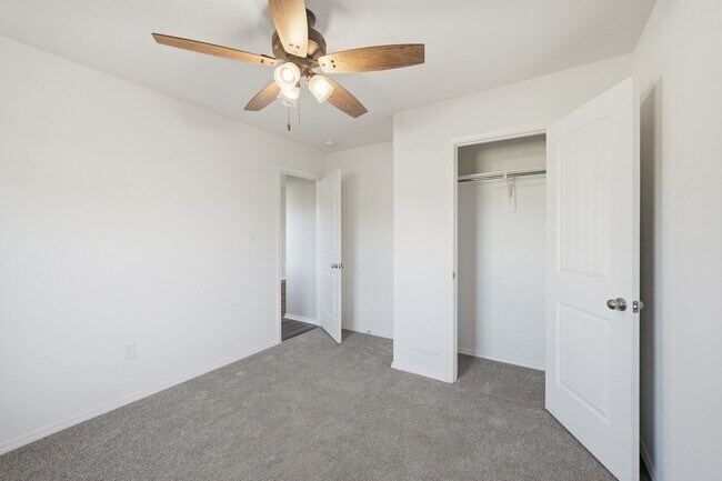 Photo - 19 Farmhouse Cir