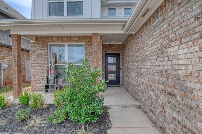 Photo - Spacious 5-Bedroom Home with 3 Full Baths ...