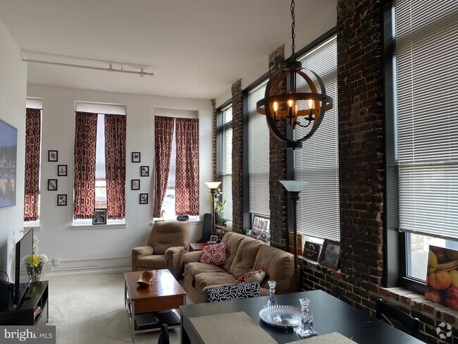 Building Photo - 4368 Cresson St Unit 302 Rental