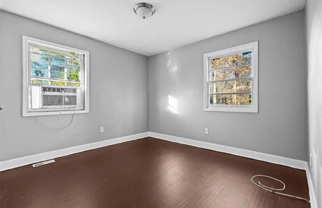 Photo - 685 Bolton Rd NW