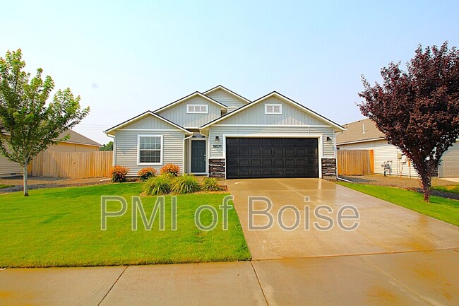 Building Photo - 19571 Newhall Pl