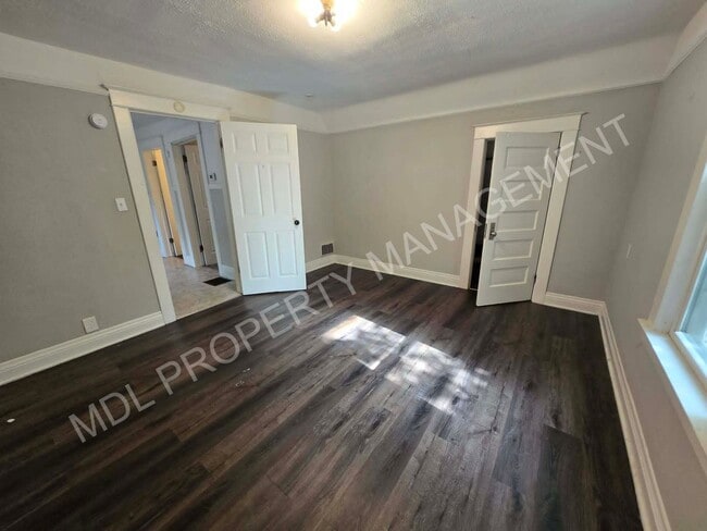 Photo - 2120 Stark St Unit 2