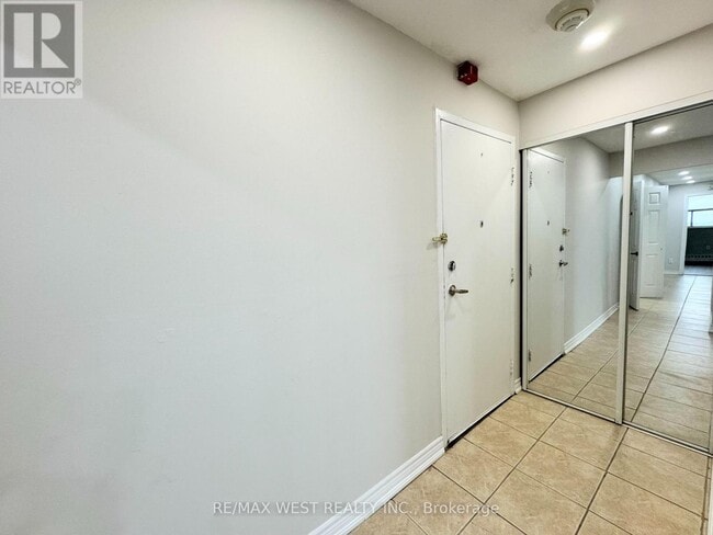 Photo - 3533 Derry Rd E Unit 709