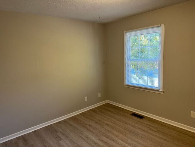 Photo - Townhouse style apartment- REMODELED!!