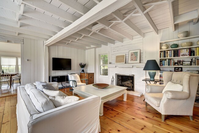 Photo - 5 Hayseed Way