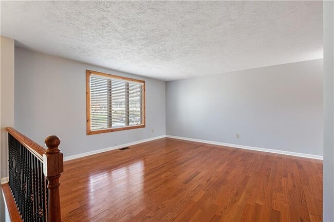 Photo - 16 Wheatfield Dr