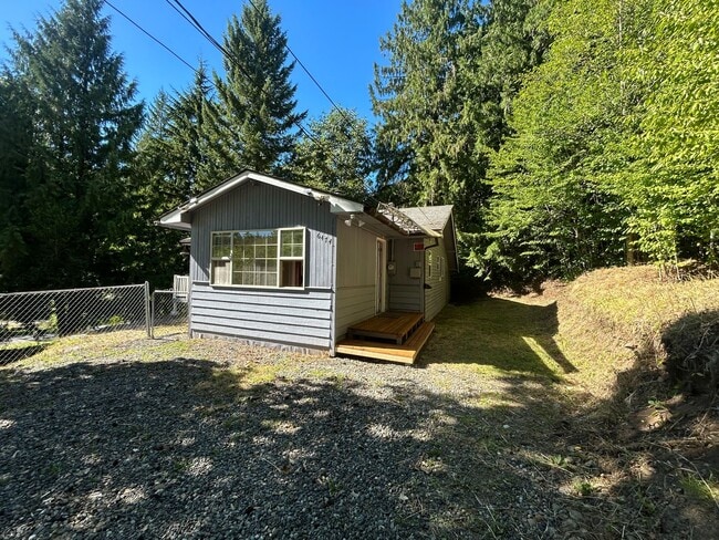 Building Photo - Two Bedroom One Bathroom House for Rent wi...