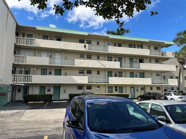 Photo - 1333 E Hallandale Beach Blvd Unidad 105