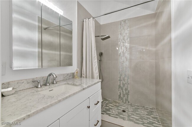 Building Photo - 79 Emerald Woods Dr Unit J10 Rental