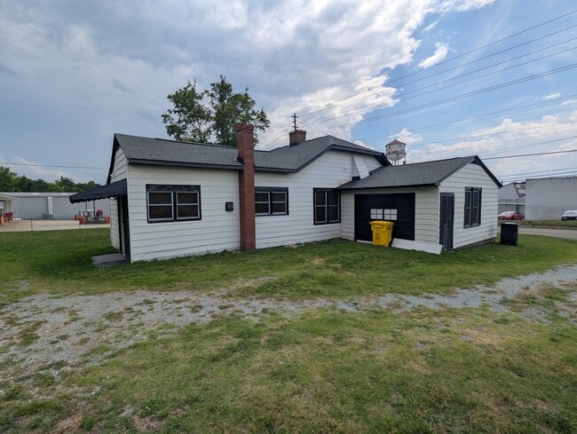 Photo - 1824 N Main St