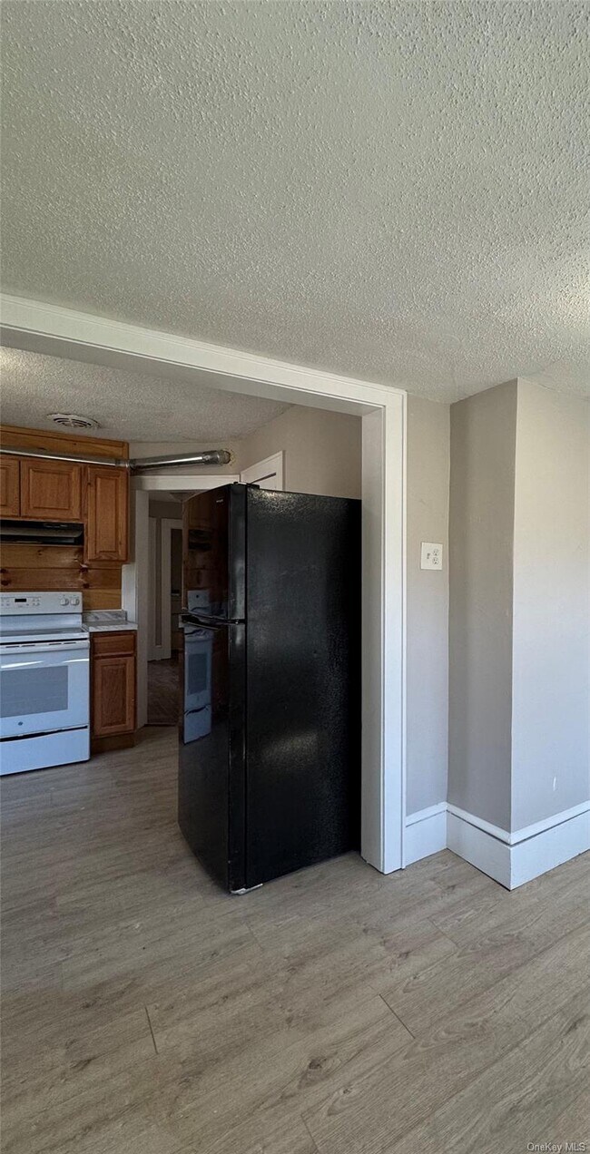 Photo - 440 N Main St