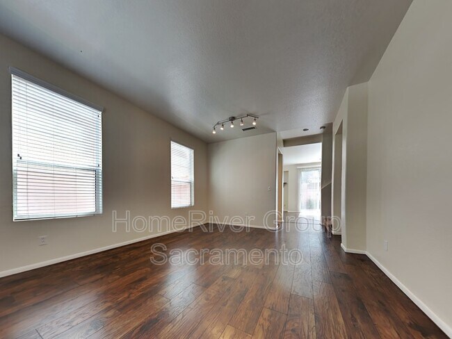 Photo - 170 Penhow Cir